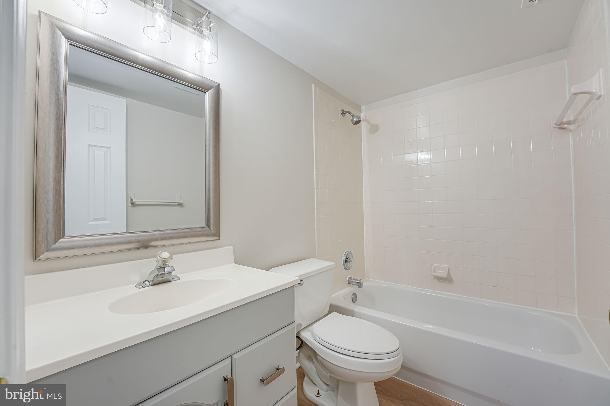 6952 Village Stream Pl