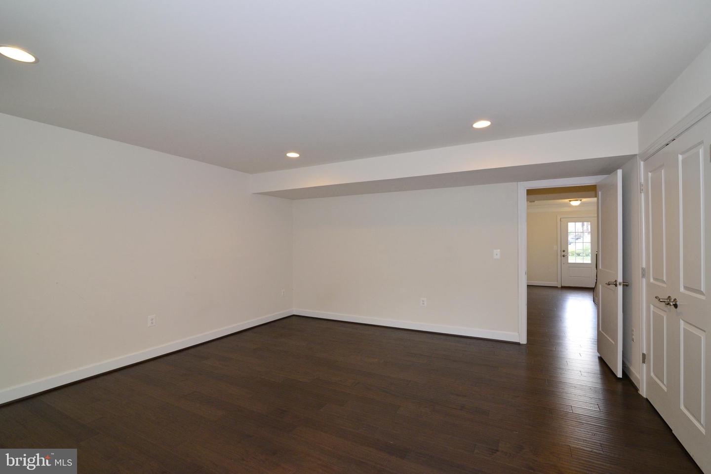 10684 VIEWMONT LN