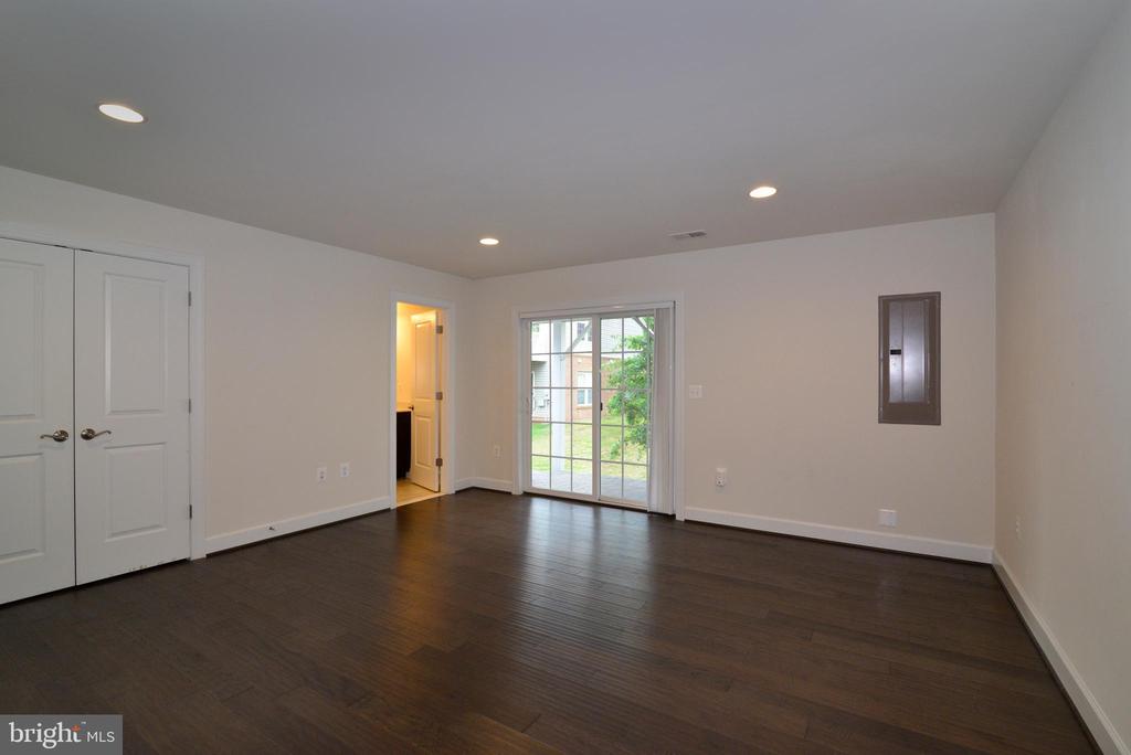 10684 VIEWMONT LN