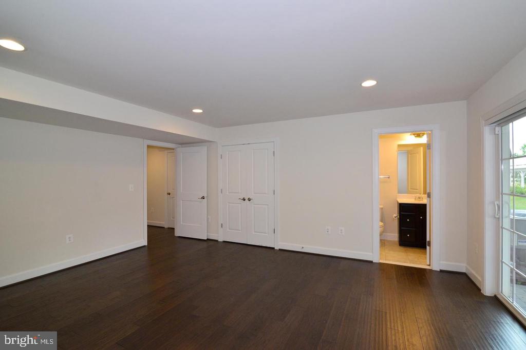 10684 VIEWMONT LANE