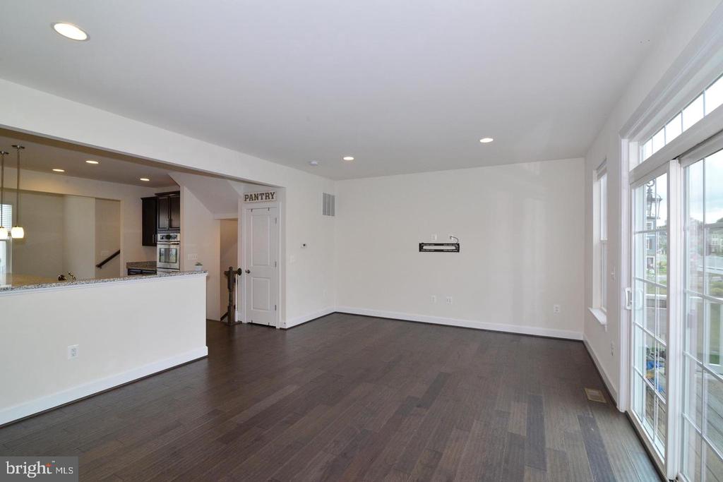 10684 VIEWMONT LANE