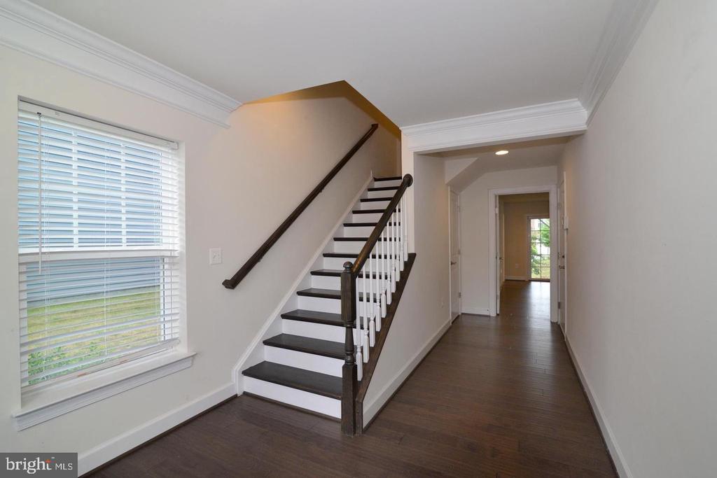 10684 VIEWMONT LANE