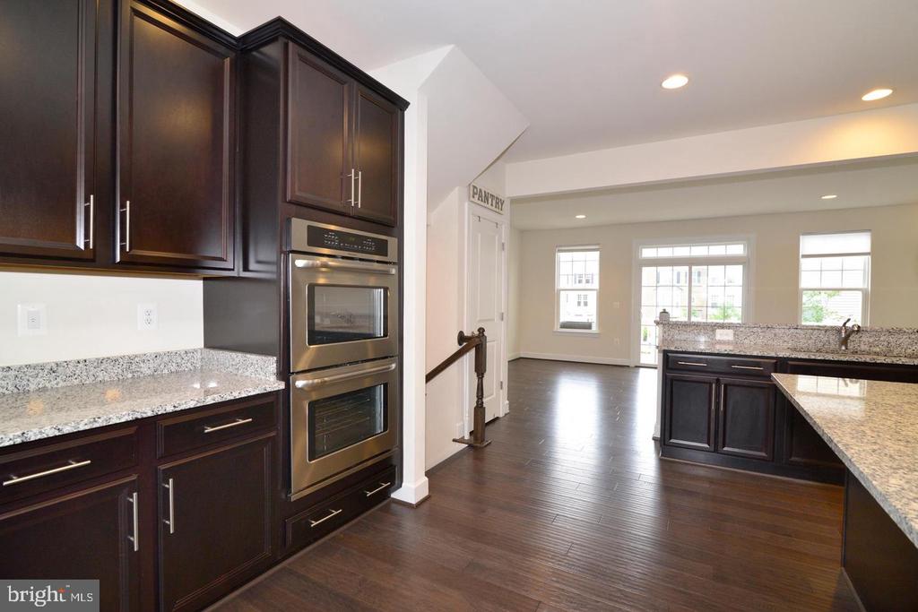 10684 VIEWMONT LANE