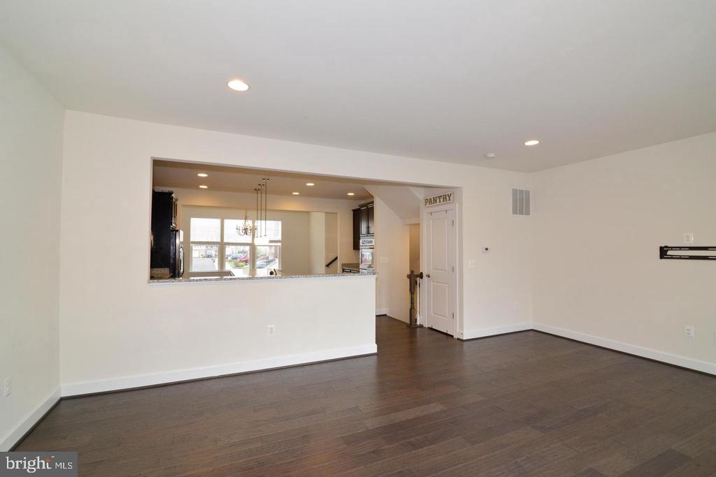 10684 VIEWMONT LANE