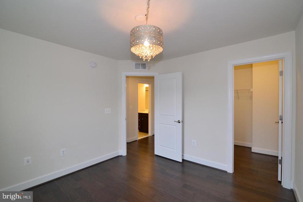 10684 VIEWMONT LANE