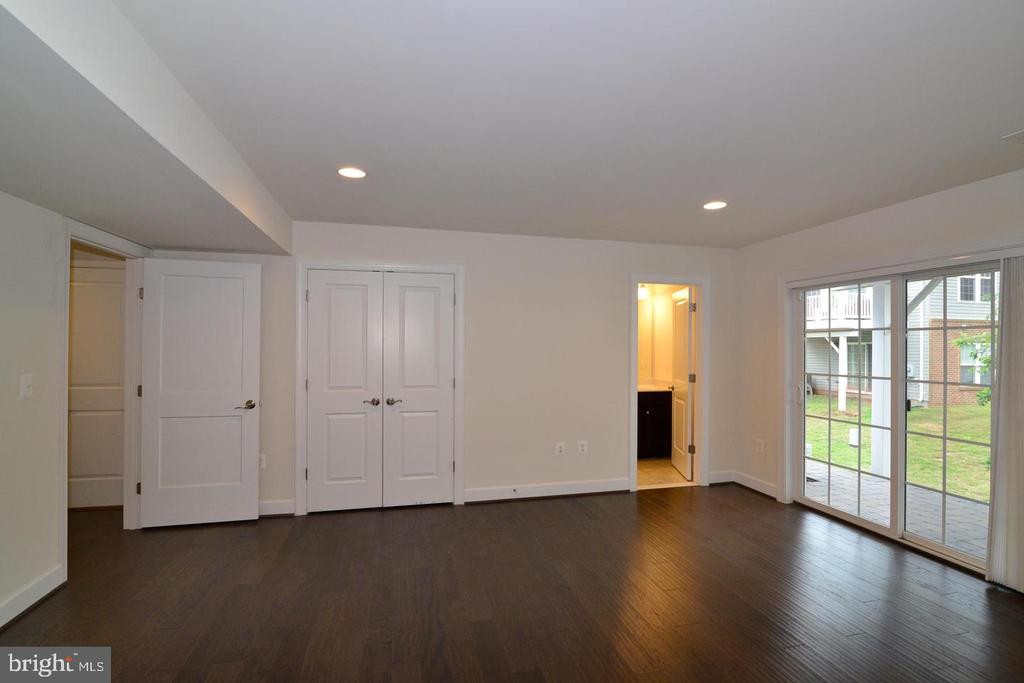 10684 VIEWMONT LANE