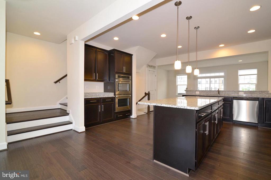 10684 VIEWMONT LANE