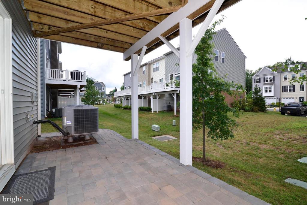 10684 VIEWMONT LANE