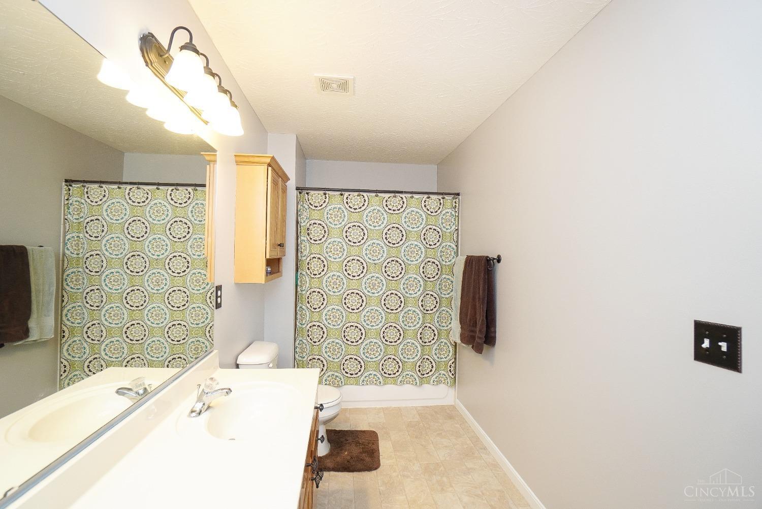 6373 Zoellners Place