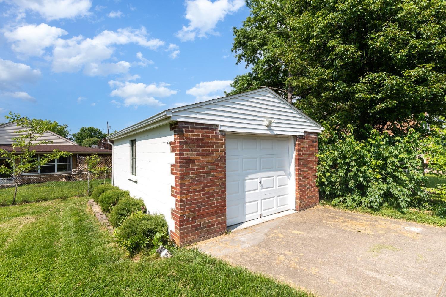 1906 Knollridge Lane