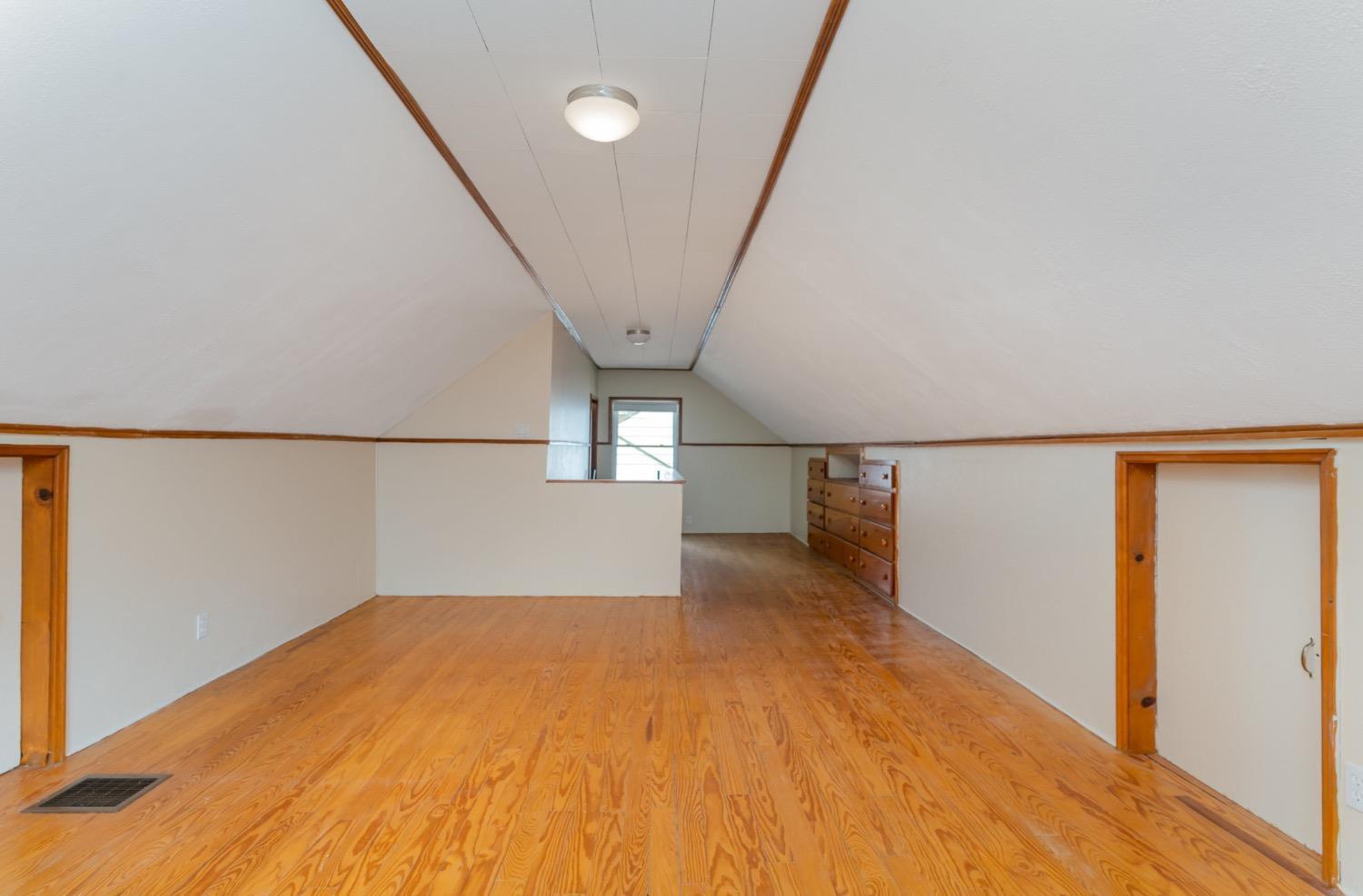 1906 Knollridge Lane