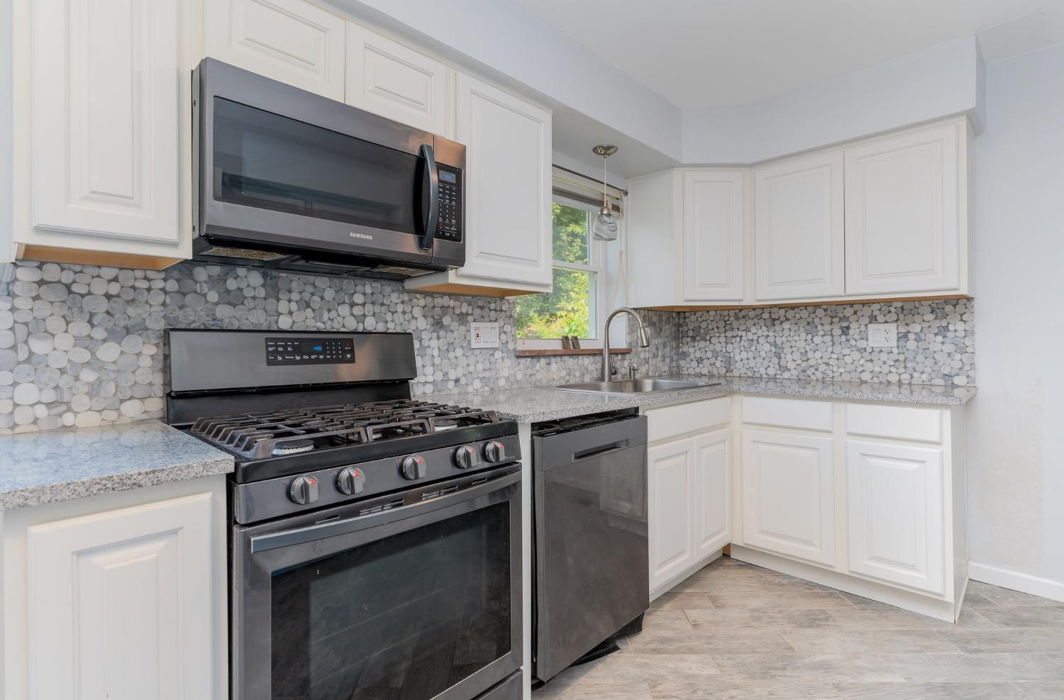 1906 Knollridge Lane