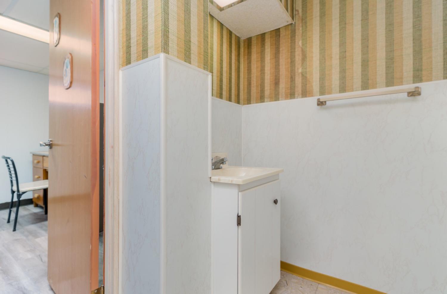 1906 Knollridge Lane