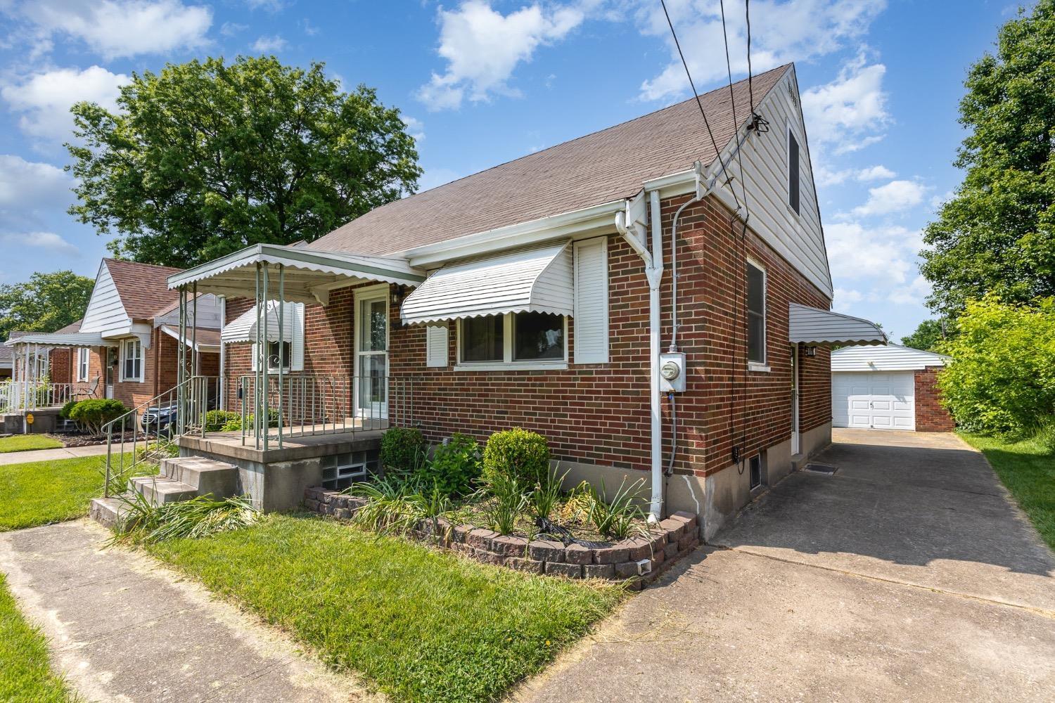 1906 Knollridge Lane