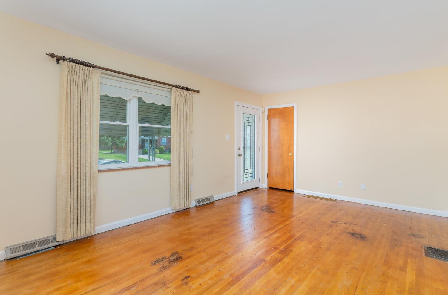 1906 Knollridge Lane