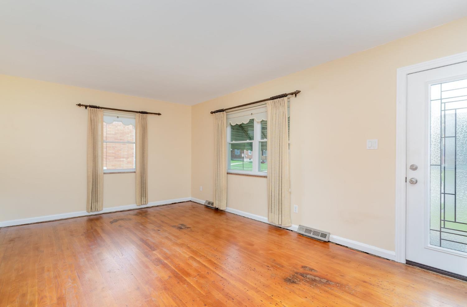 1906 Knollridge Lane