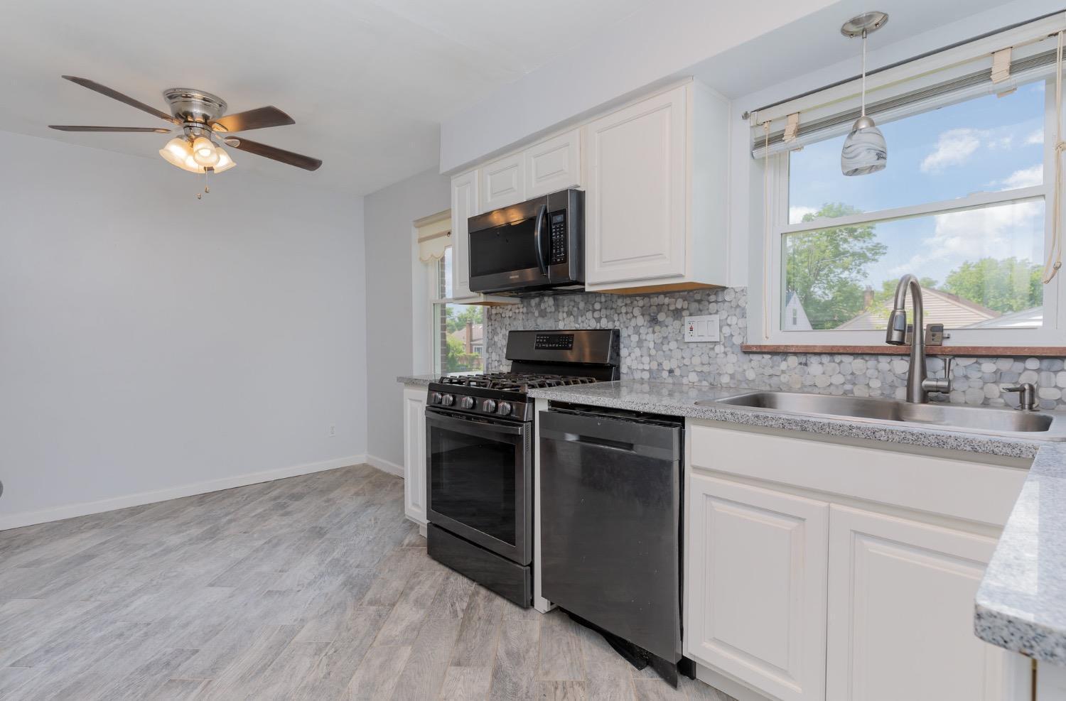 1906 Knollridge Lane