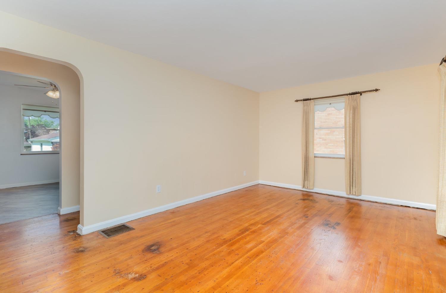 1906 Knollridge Lane