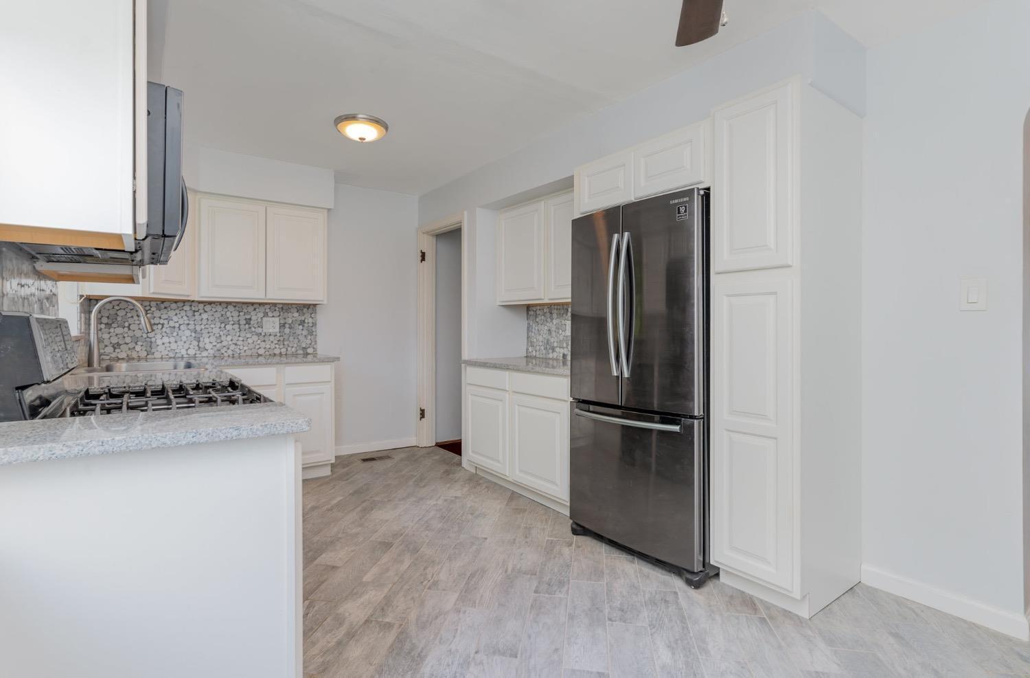 1906 Knollridge Lane