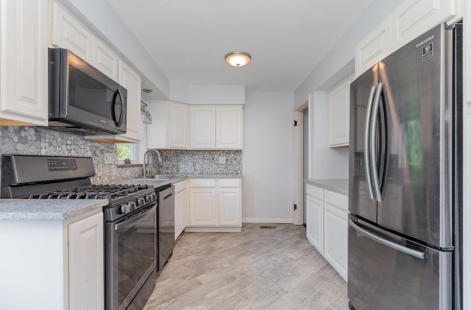 1906 Knollridge Lane