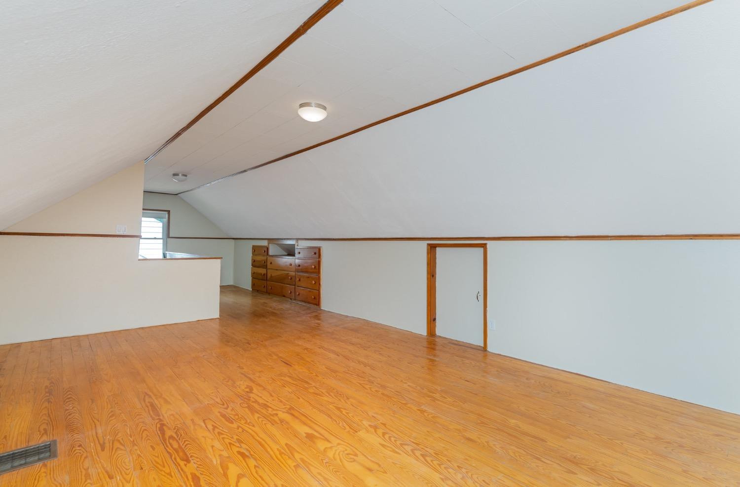 1906 Knollridge Lane