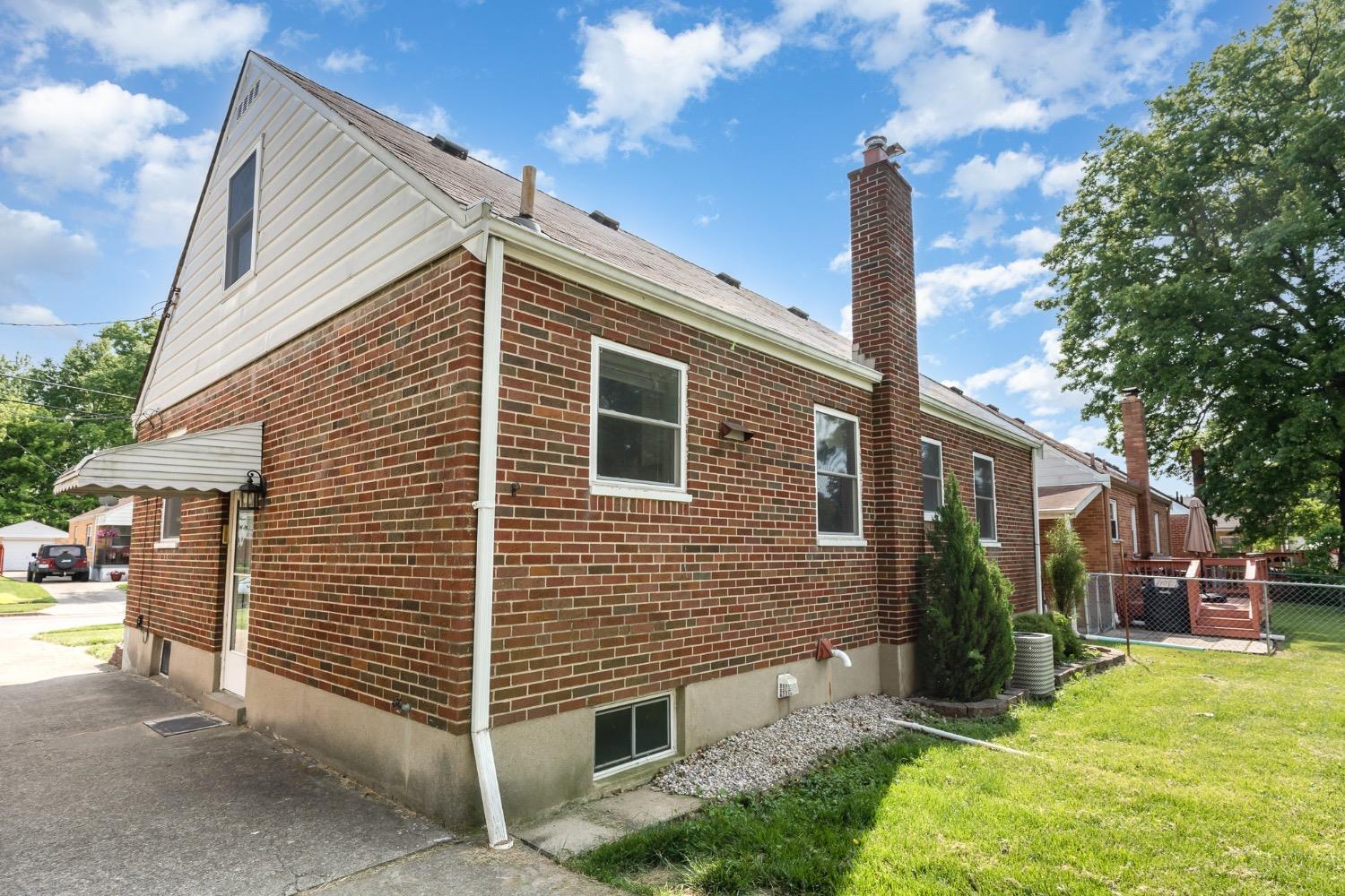 1906 Knollridge Lane