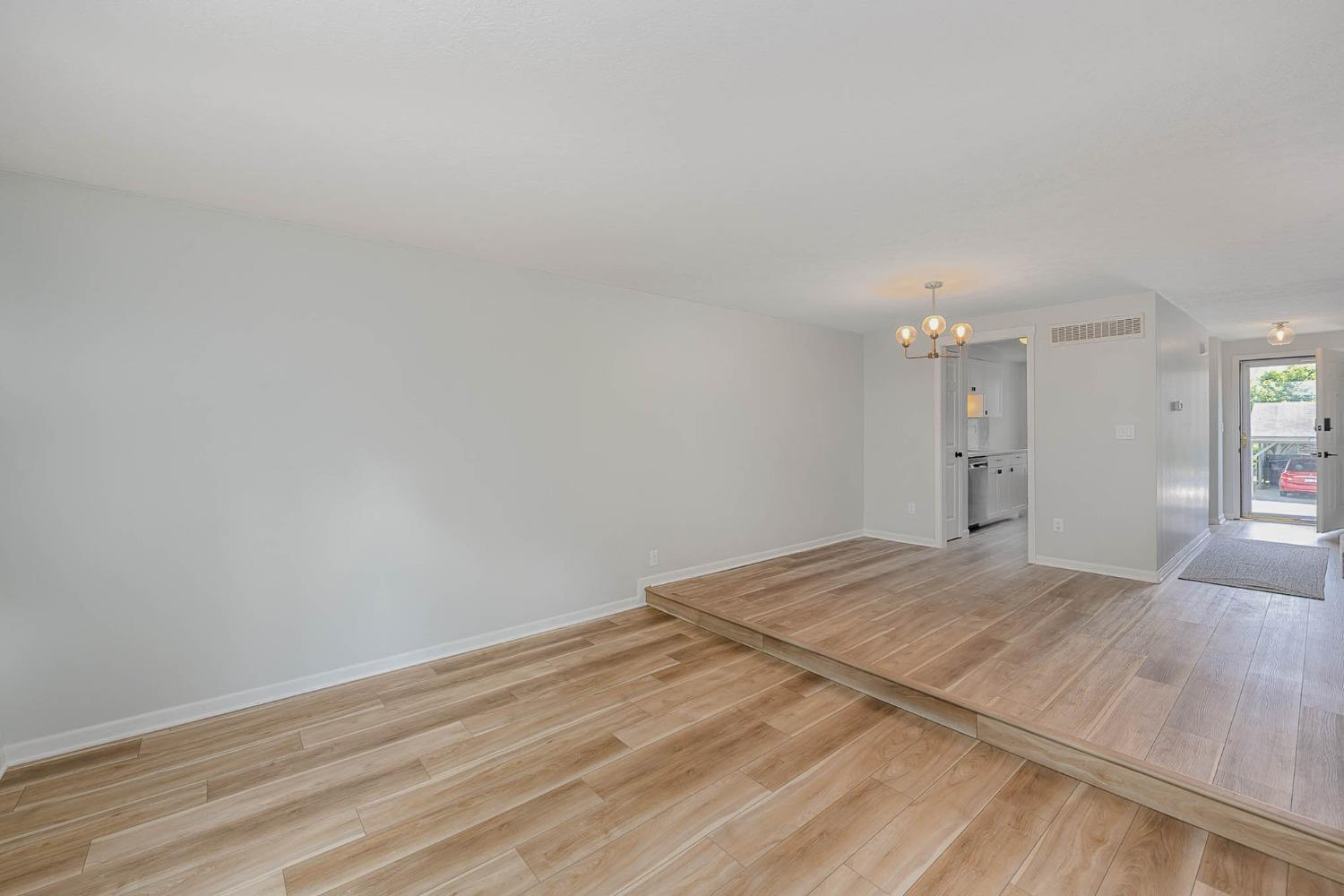 1085 Stratford Court