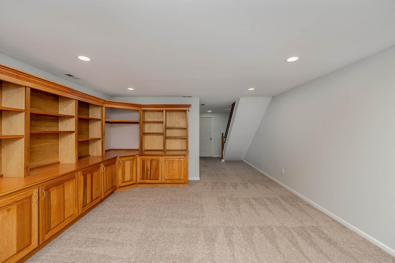 1085 Stratford Court