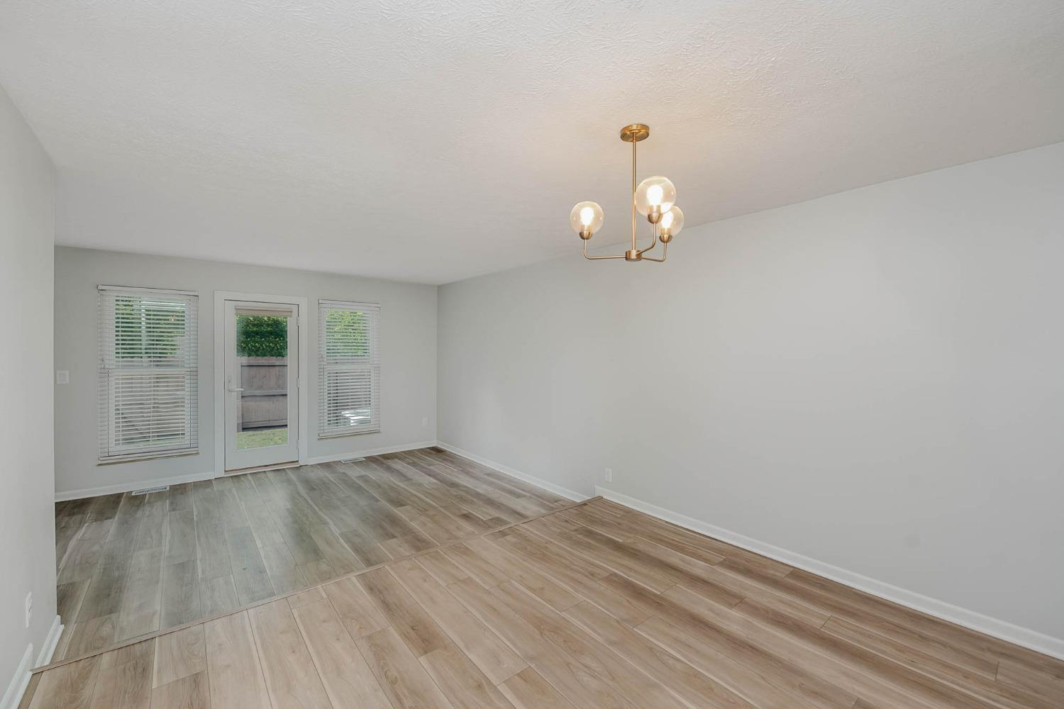 1085 Stratford Court