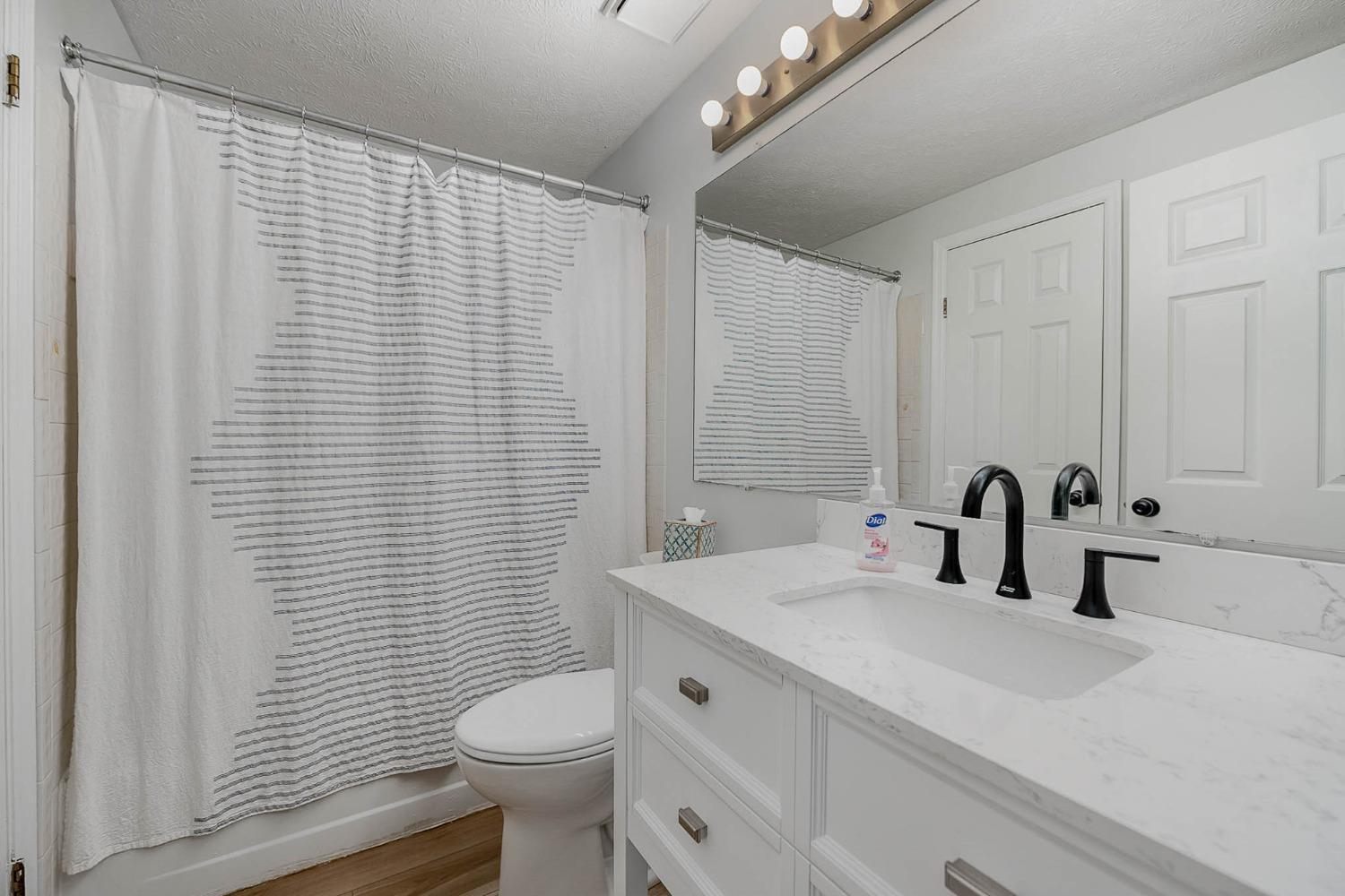 1085 Stratford Court