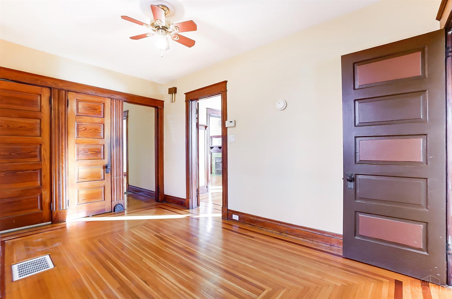 3433 Pleasant View Avenue