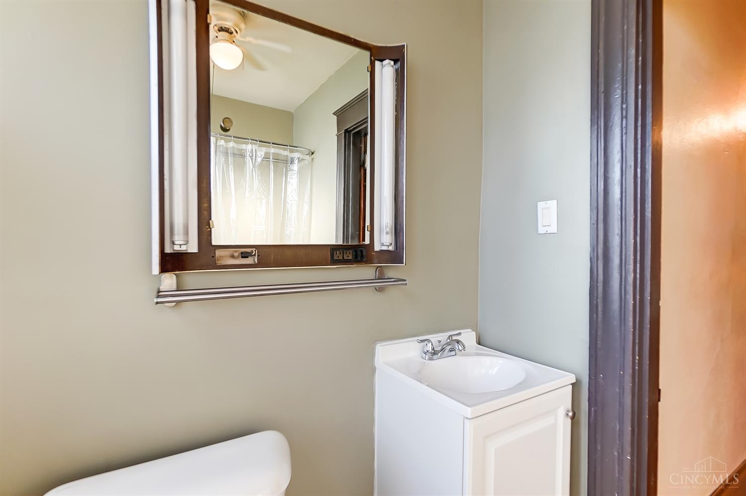 3433 Pleasant View Avenue