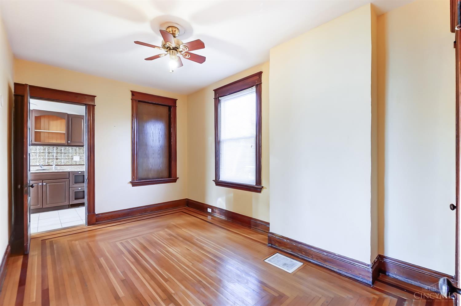 3433 Pleasant View Avenue