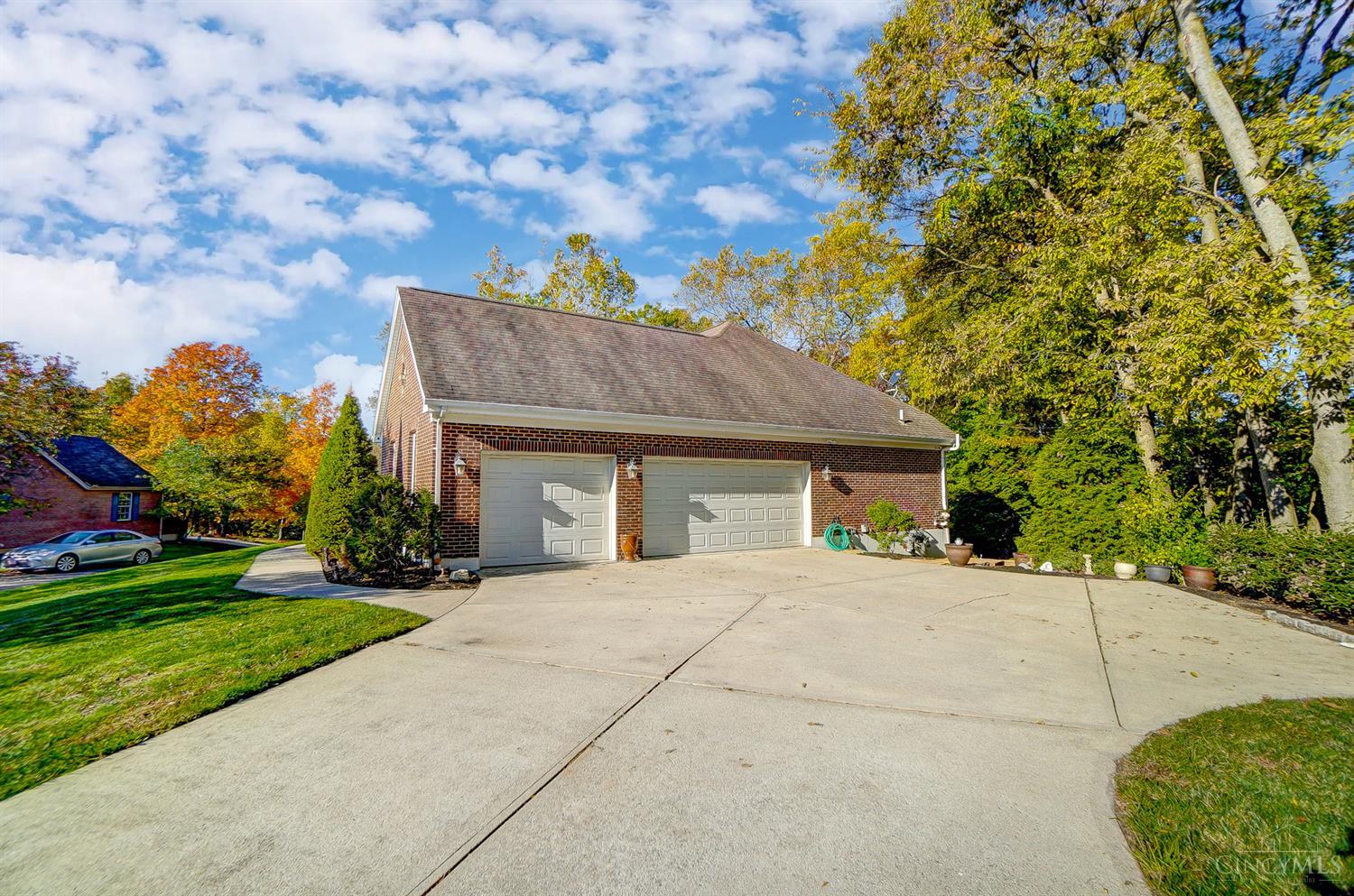 5815 Woodthrush Lane