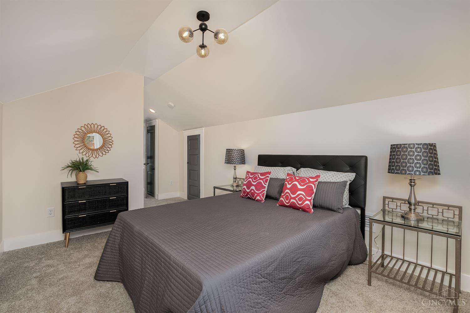 3901 Lonsdale Street