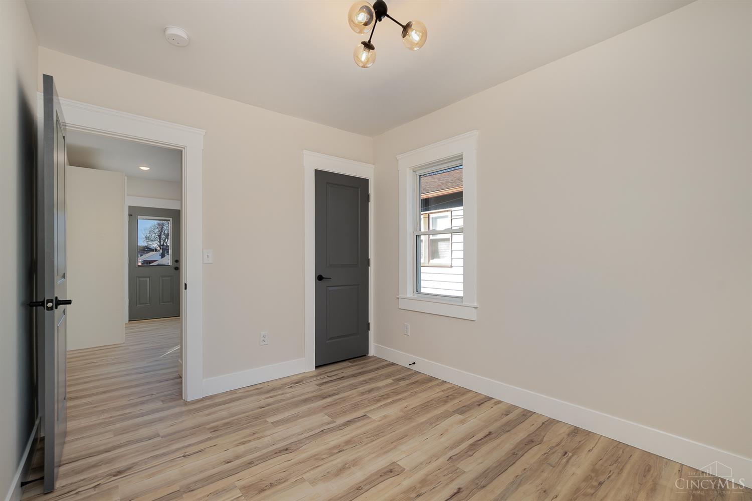 3901 Lonsdale Street