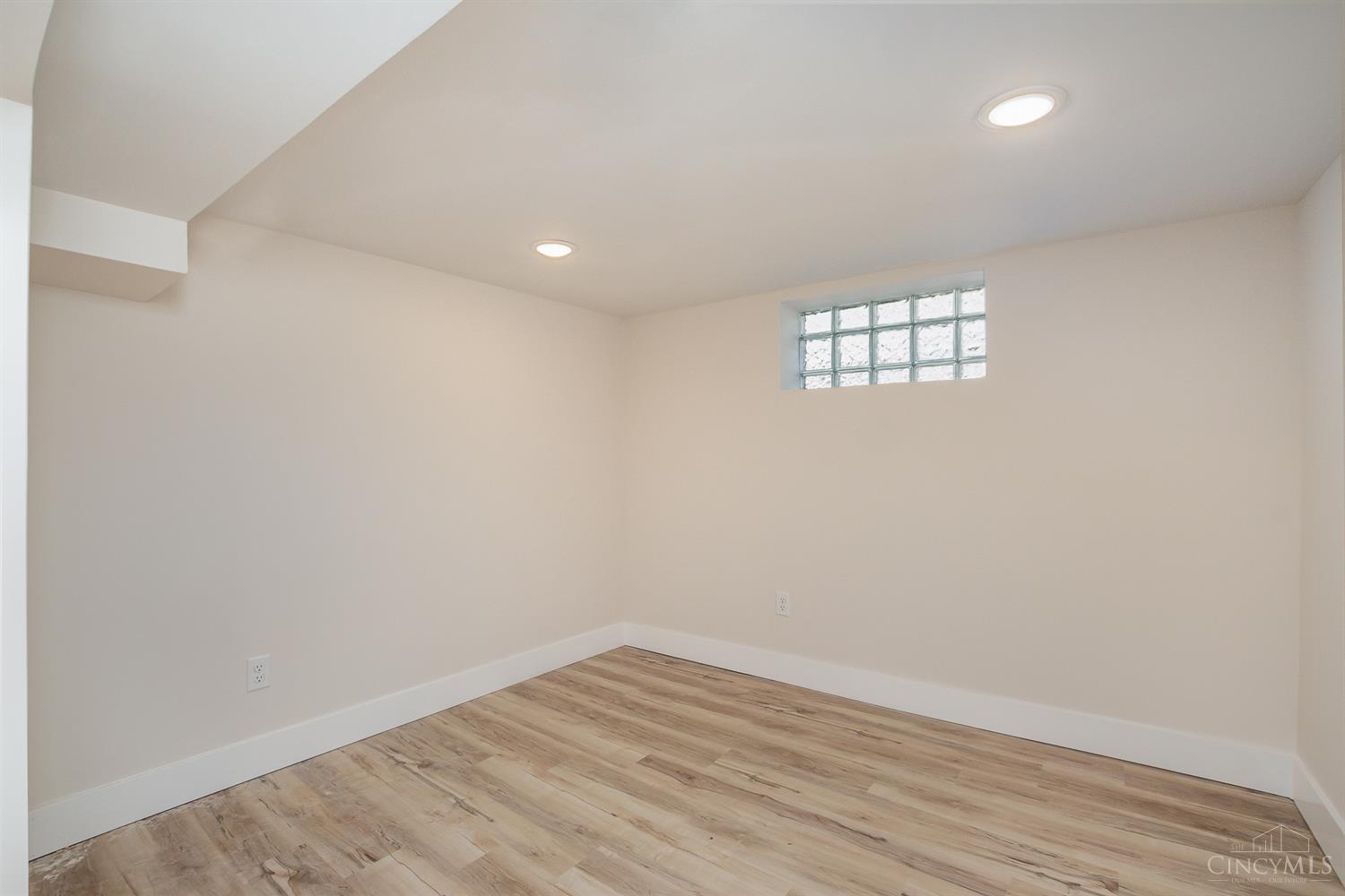 3901 Lonsdale Street