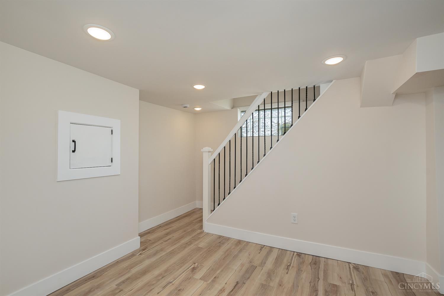 3901 Lonsdale Street