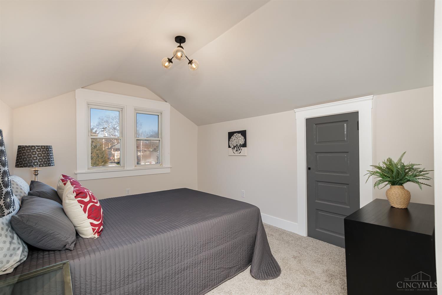 3901 Lonsdale Street