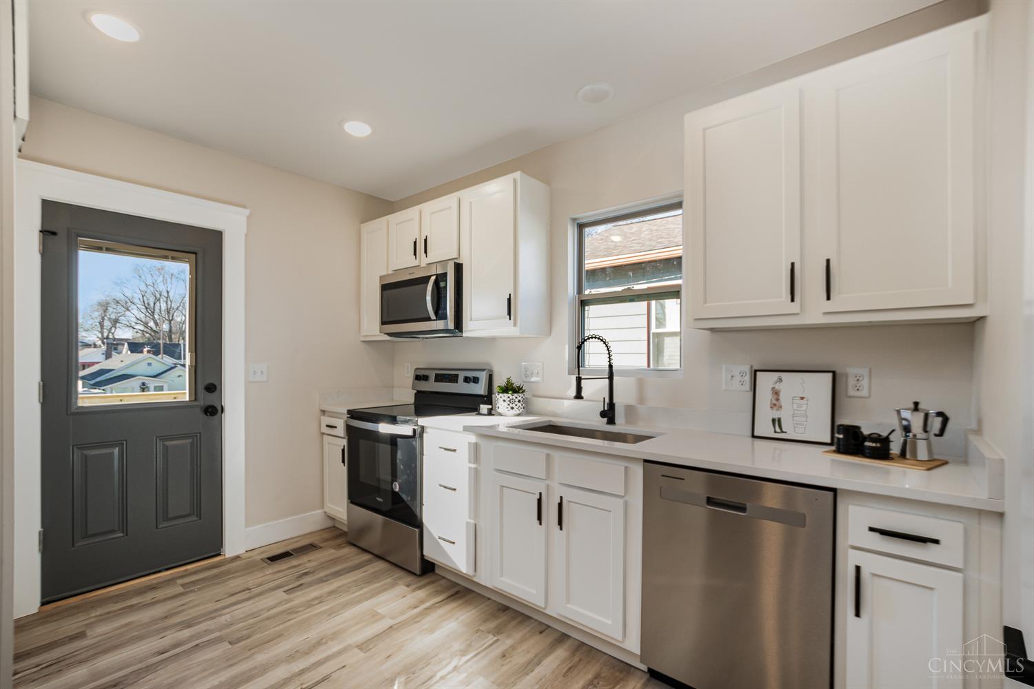 3901 Lonsdale Street