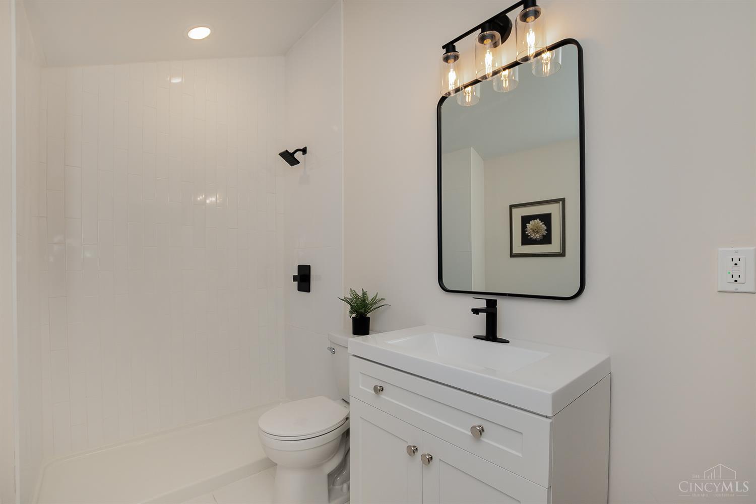 3901 Lonsdale Street