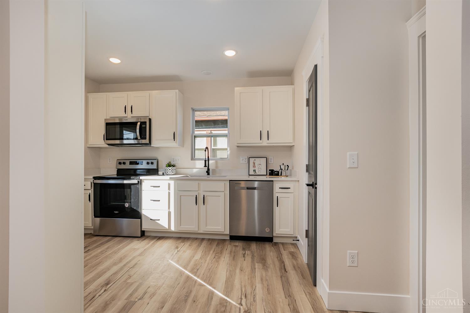 3901 Lonsdale Street