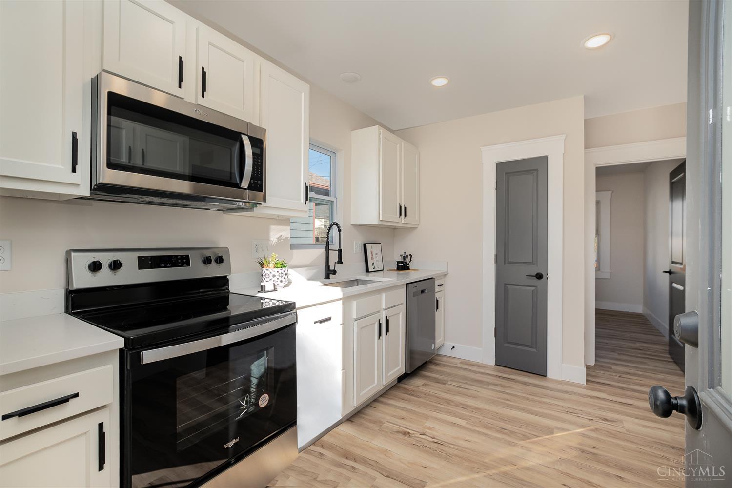 3901 Lonsdale Street