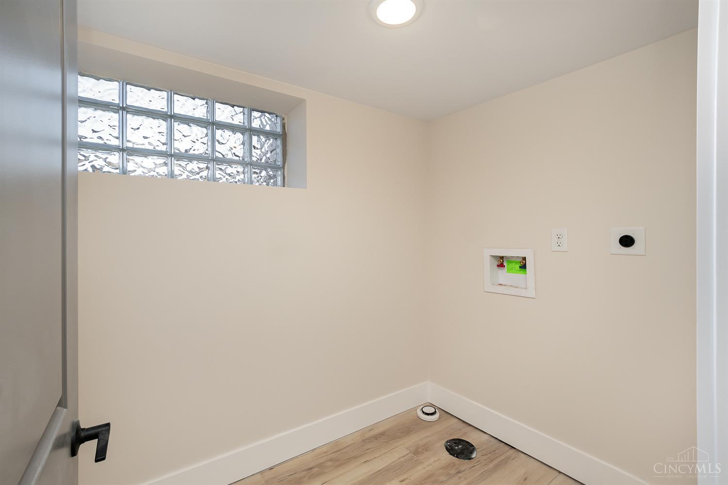 3901 Lonsdale Street