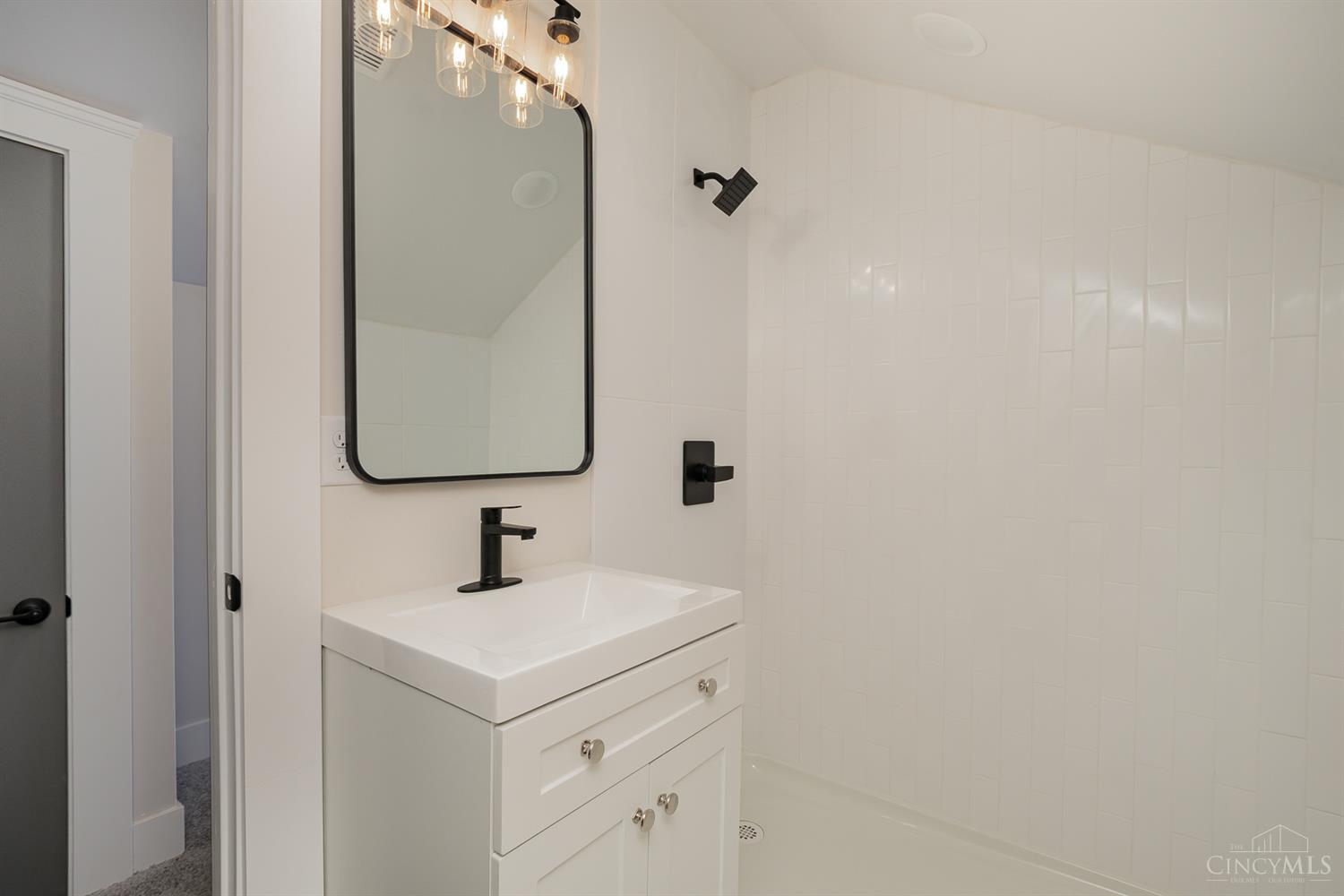 3901 Lonsdale Street