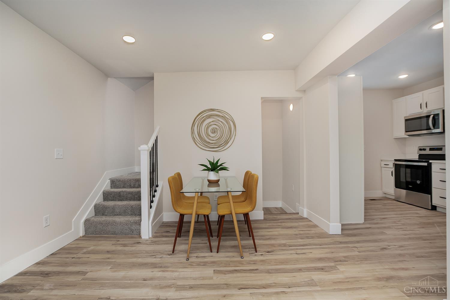 3901 Lonsdale Street