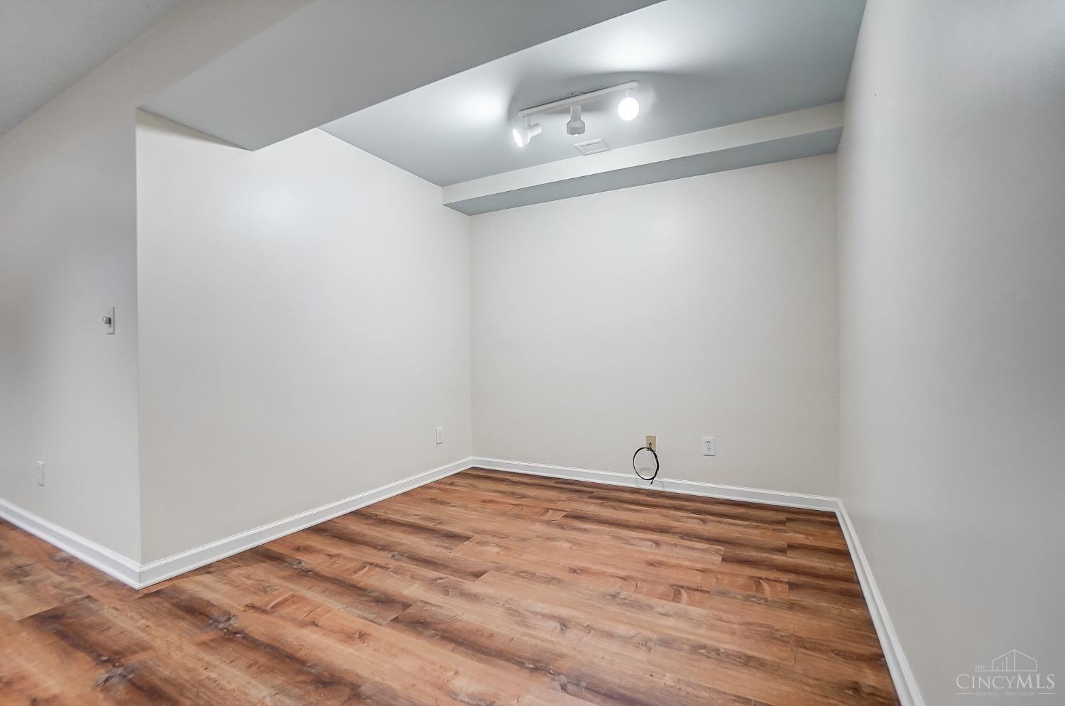 5733 Thornberry Court