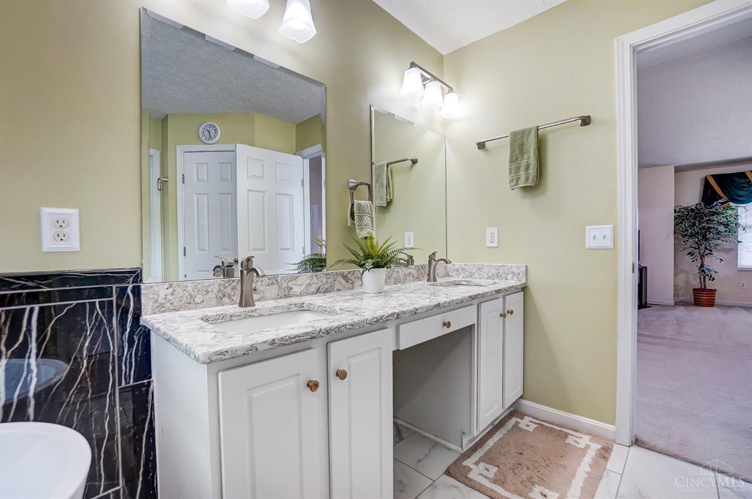 5733 Thornberry Court