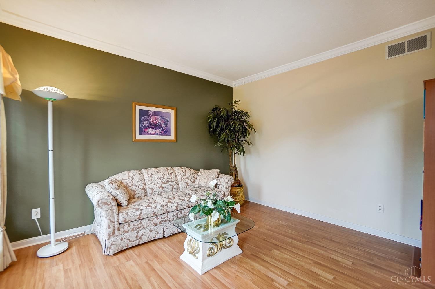 5733 Thornberry Court