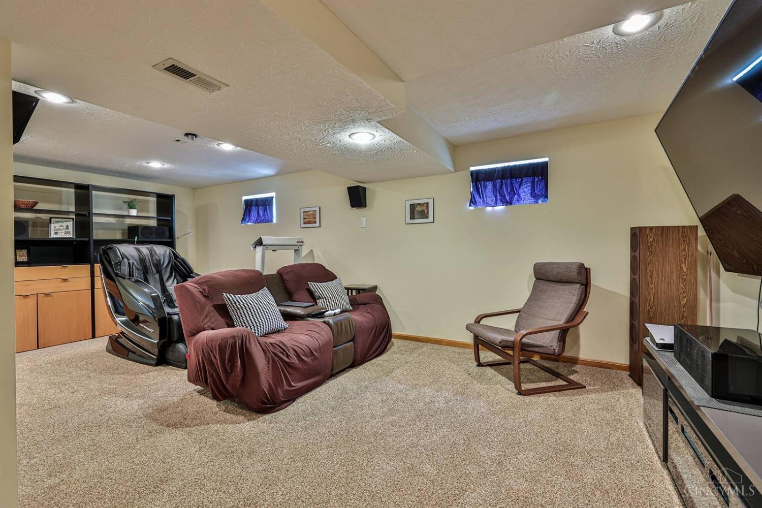 8319 Lee Court